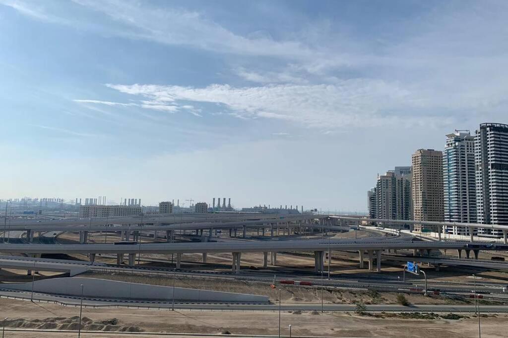 Апартаменты Cozy 2Bhk Near To Dmcc Metro Station -505 Дубай Экстерьер фото