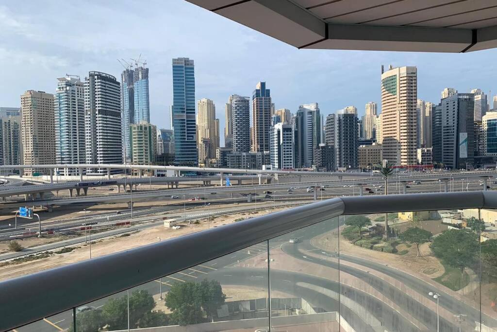 Апартаменты Cozy 2Bhk Near To Dmcc Metro Station -505 Дубай Экстерьер фото
