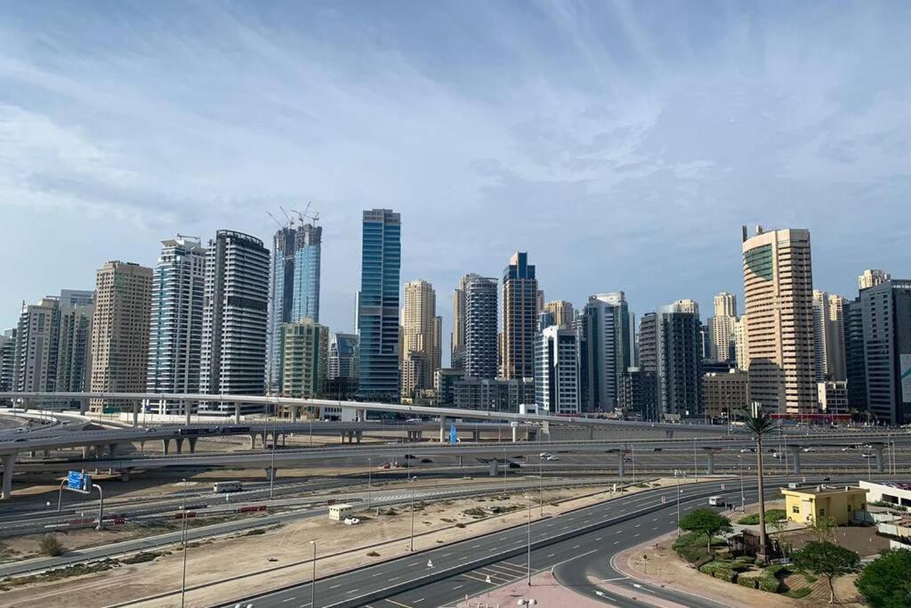 Апартаменты Cozy 2Bhk Near To Dmcc Metro Station -505 Дубай Экстерьер фото